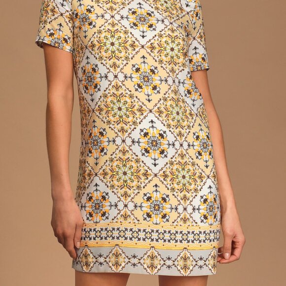 Lulus Yellow Dandy Lion Print Short Sleeve Mini Shift Dress Small - Picture 2 of 16
